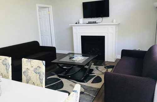 Wasaga Beach Cottage | Family Cottage with 3BR/1B-Steps to Wasaga Beach!