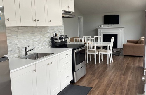 Wasaga Beach Cottage | Family Cottage with 3BR/1B-Steps to Wasaga Beach!