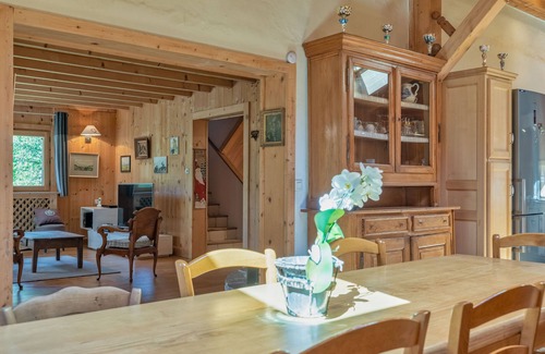 Saint-Gervais-les-Bains House | Family chalet St-gervais center 10 people Furnished tourism classified 3 *
