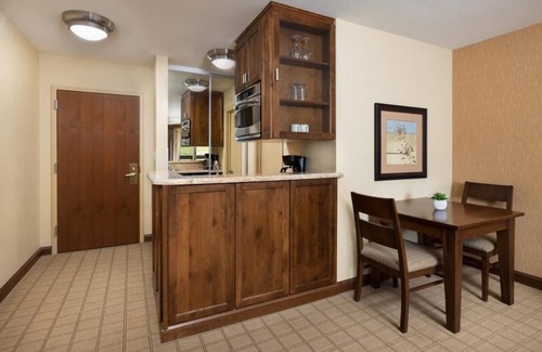 Crested Butte Hotel | Family-Friendly Suite w/Kitchenette Near Hiking Trails, 2 Family Ready Rooms