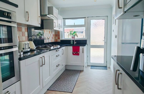 Port Talbot House | Family-friendly beach house | Parking & garden