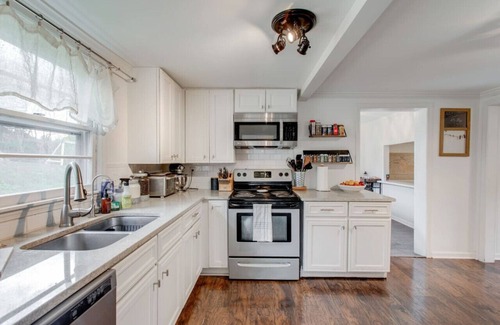 Franklin House | *Family Friendly*1 acre* 3BR*Outdoor Space*