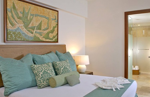 Downtown Cancun Resort | Family Friendly 1 Bedroom The Bliss, Pools, Golf, Beach, Cirque du Soleil