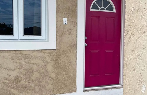 Nassau Apartment | Family-Friendly 2 Bedroom 1 Bath Fully equipped AirBnB! Complimentary Amenities!