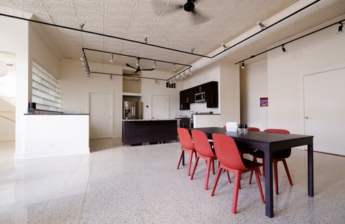 McKinley Park Apartment | Family Friendly 2-Bedroom w/Kitchen & Laundry