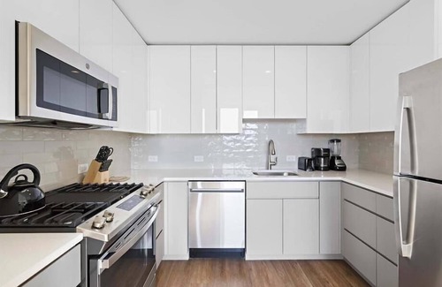 White Plains Apartment | Family Friendly 2BR | Full Kitchen | Downtown White Plains