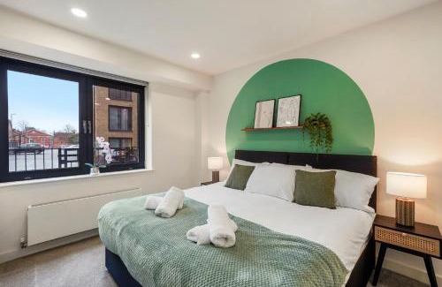 Bedford Apartment | Family Friendly 2BR in Bedford, Parking, Free WiFi, Gym & Cinema room