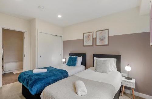 Bedford Apartment | Family Friendly 2BR in Bedford, Parking, Free WiFi, Gym & Cinema room