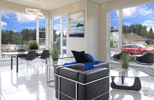 Burnaby House | Family Friendly 3 Bed Rooms house The Chateau - ST No. 00177094