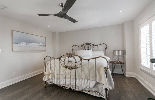 Wasaga Beach House | Family Friendly 4 Bedroom Townhome in Wasaga Beach - feet from the beach & water