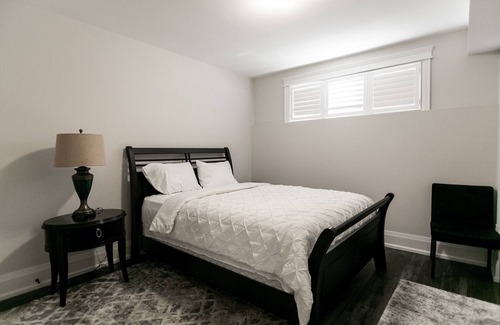 Wasaga Beach House | Family Friendly 4 Bedroom Townhome in Wasaga Beach - feet from the beach & water