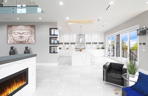 Burnaby House | Family Friendly 5 Bed Rooms house The Chateau - ST No. 00177094