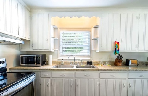 Myrtle Beach House | Family Friendly 5br King Bed Steps to Beach Great For Pets Huge Enclosed Yard