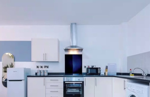 Salford Apartment | Family Friendly 8 Guests Flat & Free Parking