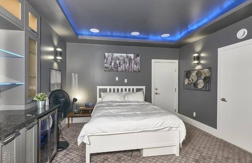 Burnaby Apartment | Family Friendly 9 Bed Rooms house- The Chateau Modern & Luxurious