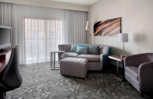 Middletown Hotel | Family-Friendly Adventure: 2 Budget Rooms w/Pool Access: Near Bowen's Wharf