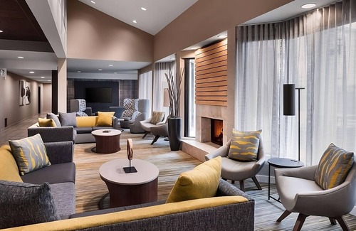 Middletown Hotel | Family-Friendly Adventure: 2 Budget Rooms w/Pool Access: Near Bowen's Wharf