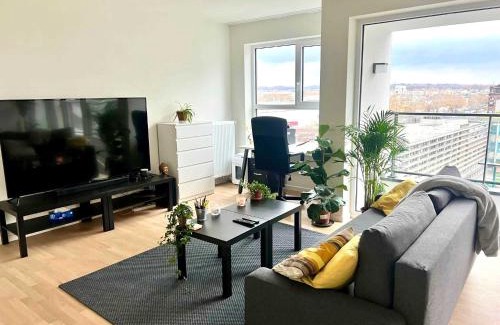 Northern Quarter Apartment | Family-Friendly Apartment Steps from Atomium - City Center 6 min