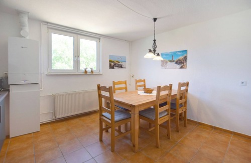 Ostseebad Prerow Apartment | Family friendly apartment for 6 people, garden, WiFi, pets allowed