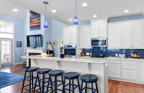 Bayside House | Family Friendly Bayside Villa- Sleeps 17- Pond View- 6 Bedroomn