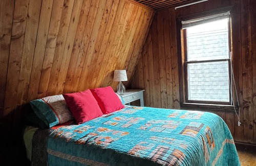 Crystal Beach Cottage | Family friendly beach stay. A short walk to the beach and Main Street