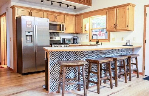 McCaysville Cabin | Family Friendly Cabin, Gameroom, Hot Tub-Sleeps 10!