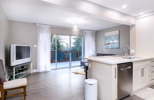 Hollyburn House | Family friendly modern, relax, quiet , home in heart of West Vancouver Ambleside