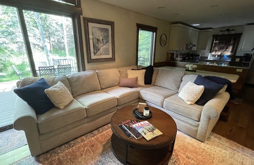 Vail Condo | Family Friendly Condo w private HOT TUB~Minutes from the Slopes