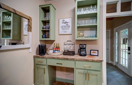 Boone House | Family Friendly Cozy Mountain Cabin w/Hot tub and Game Room