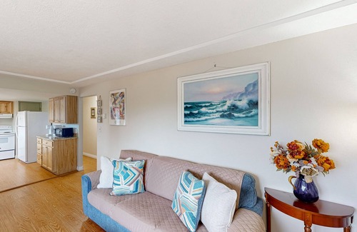 Newport House | Family-friendly duplex in the Heart of Nye beach, Dog-friendly