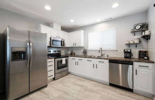Southwest Ada County Alliance House | Family Friendly- Games- 4 Bdroom- Walk to Park