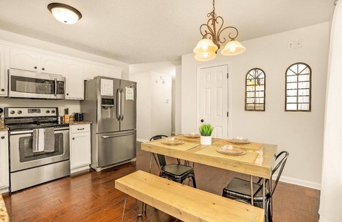 Oak Grove House | Family-Friendly Getaway with King Bed and Large Fenced Yard near Fort Campbell