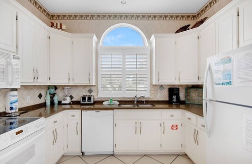 Avalon Beach Estates House | Family Friendly Home w/Private Beach Access + Hot Tub Access ~ Coastal Cottage, Maravilla