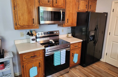 Clarksville House | Family Friendly Home~Pets Welcome-Fenced Yard