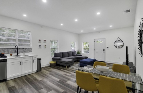 Sanford House | Family friendly home in Sanford