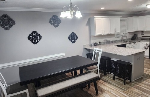 South View House | Family Friendly Home Mintues from the Airport