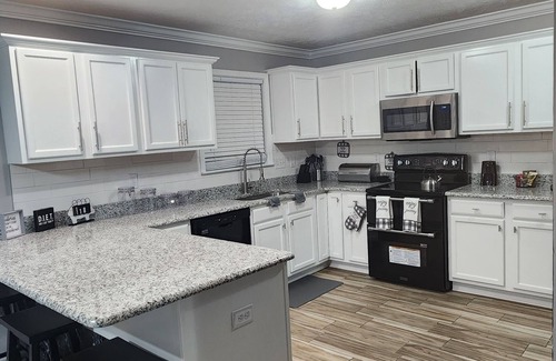 South View House | Family Friendly Home Mintues from the Airport