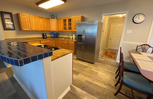 Rio Vista House | Family-Friendly Home - Walking Distance to San Marcos River