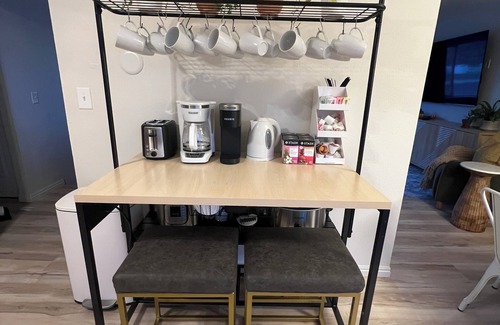 White City House | Family Friendly! Hot Tub, 5 Luxury King Beds, Fire Pit, Skiing & Hiking Close