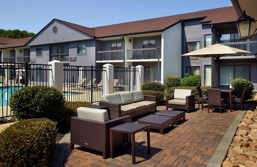Norcross Apartment | Family Friendly King Unit w/Free Parking, Pool & Gym Access!