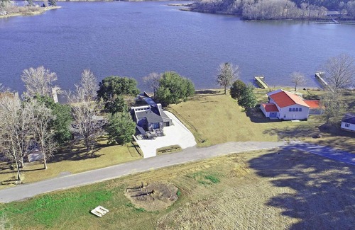 Summerton House | Family friendly lakefront home with private boat ramp and dock