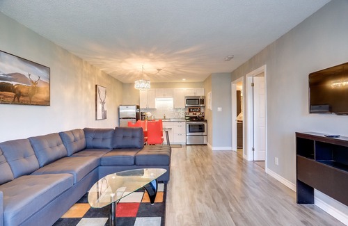 Collingwood Condo | Family Friendly Modern & Chic Condo - Your Sanctuary Suite. Welcome gift.