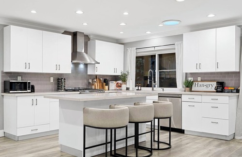 Fullerton House | Family Friendly Modern Luxury SoCal Hot Tub Retreat - Minutes from Disneyland