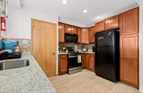 Detroit House | Family-Friendly, Multi-Day Sale, 15 mins to Downtown