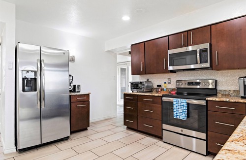 Plano House | Family Friendly, Near Highways, Dart, Tesla Charger, Foosball, Grill, Garage