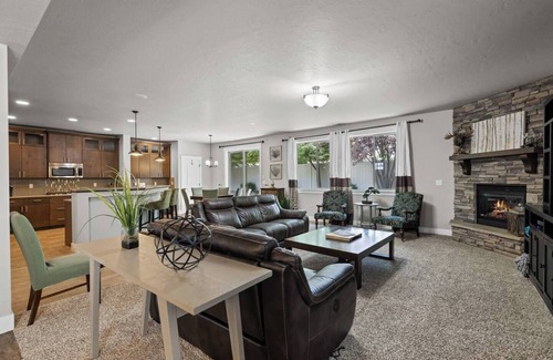 Meridian House | Family Friendly - Pet Friendly