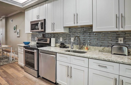 Dickinson Narrows House | Family-Friendly Philly Home w/ Yard!