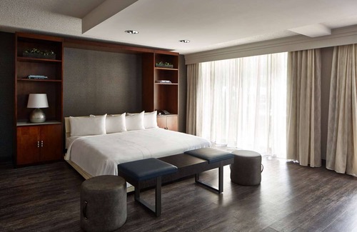 Nashville Hotel | Family Friendly Property in Nashville! Pets Allowed, Parking, Shuttle!