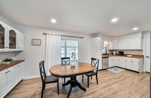 Elkhart House | Family Friendly Riverside Oasis:4 BR, Spacious with Peaceful Scenic Views & ND!