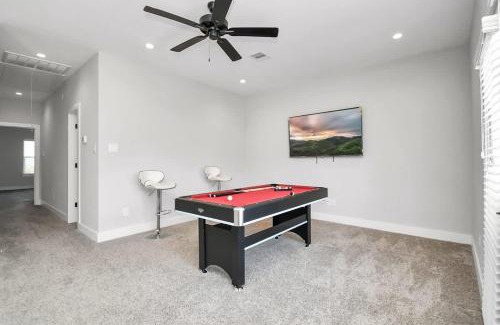 Clodine House | Family Friendly Spacious 3 Bedroom w Pool Table